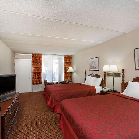 Days Inn By Wyndham Hurricane Mills Exteriér fotografie