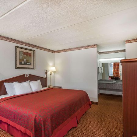 Days Inn By Wyndham Hurricane Mills Exteriér fotografie