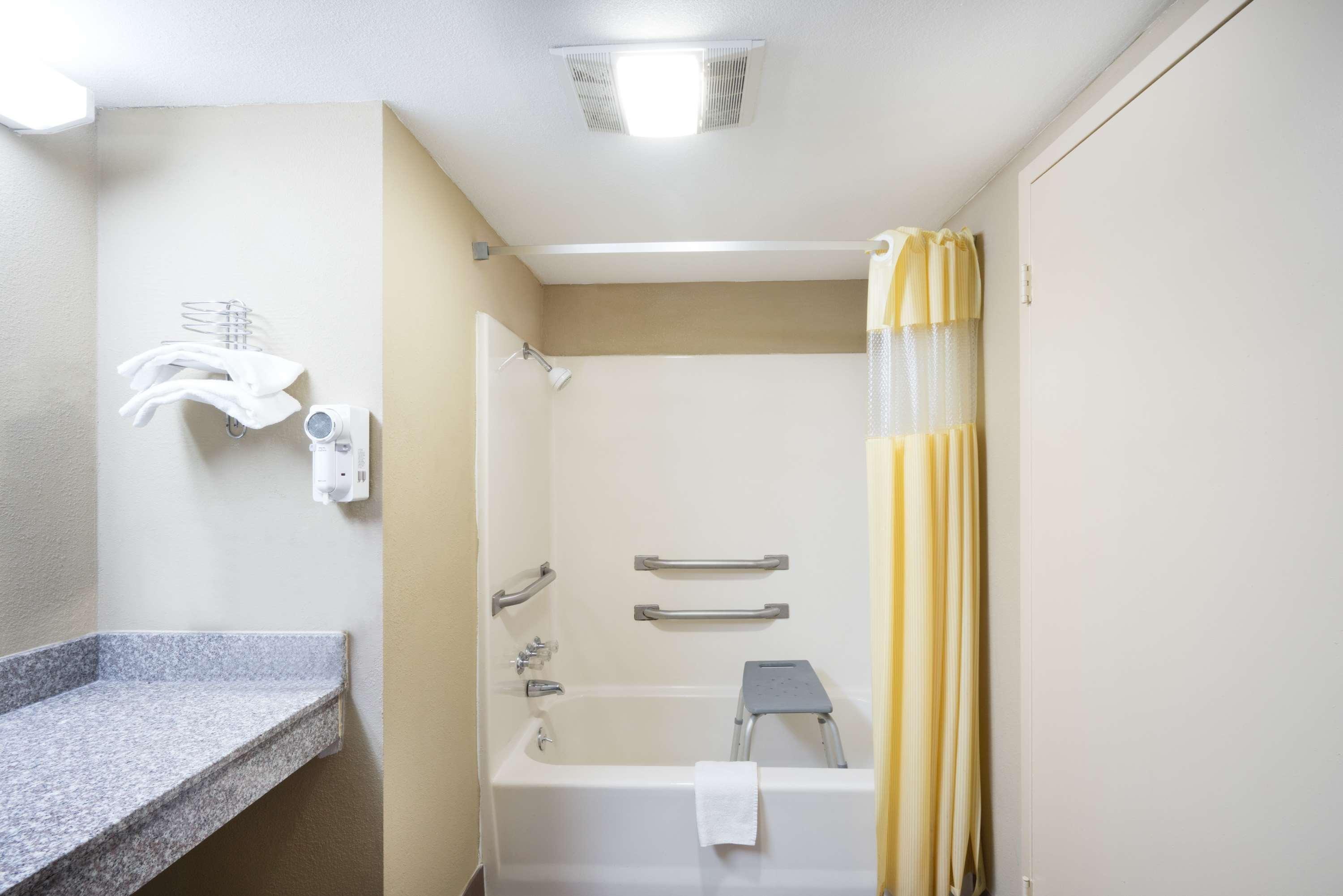 Days Inn By Wyndham Hurricane Mills Exteriér fotografie