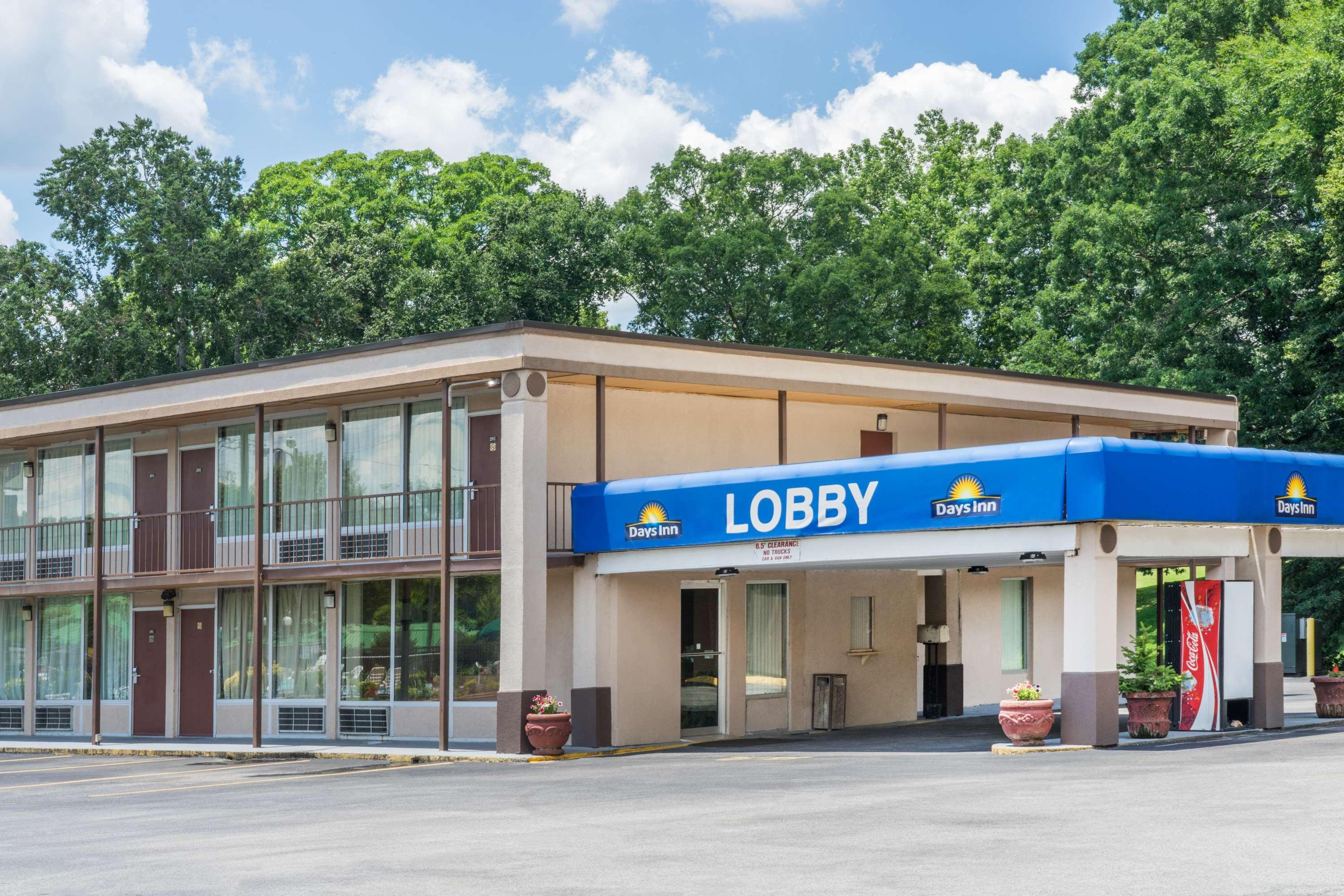 Days Inn By Wyndham Hurricane Mills Exteriér fotografie