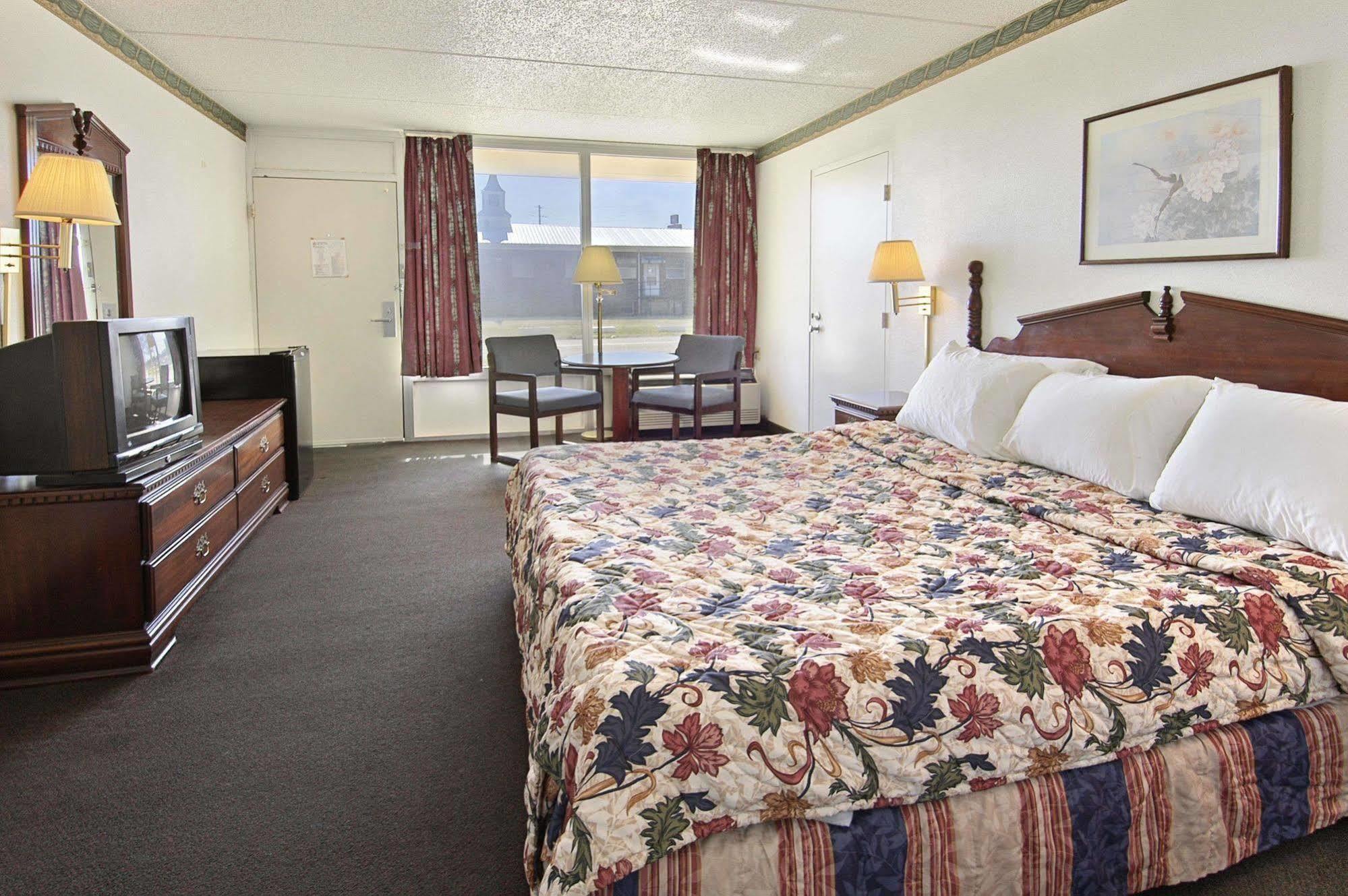 Days Inn By Wyndham Hurricane Mills Exteriér fotografie